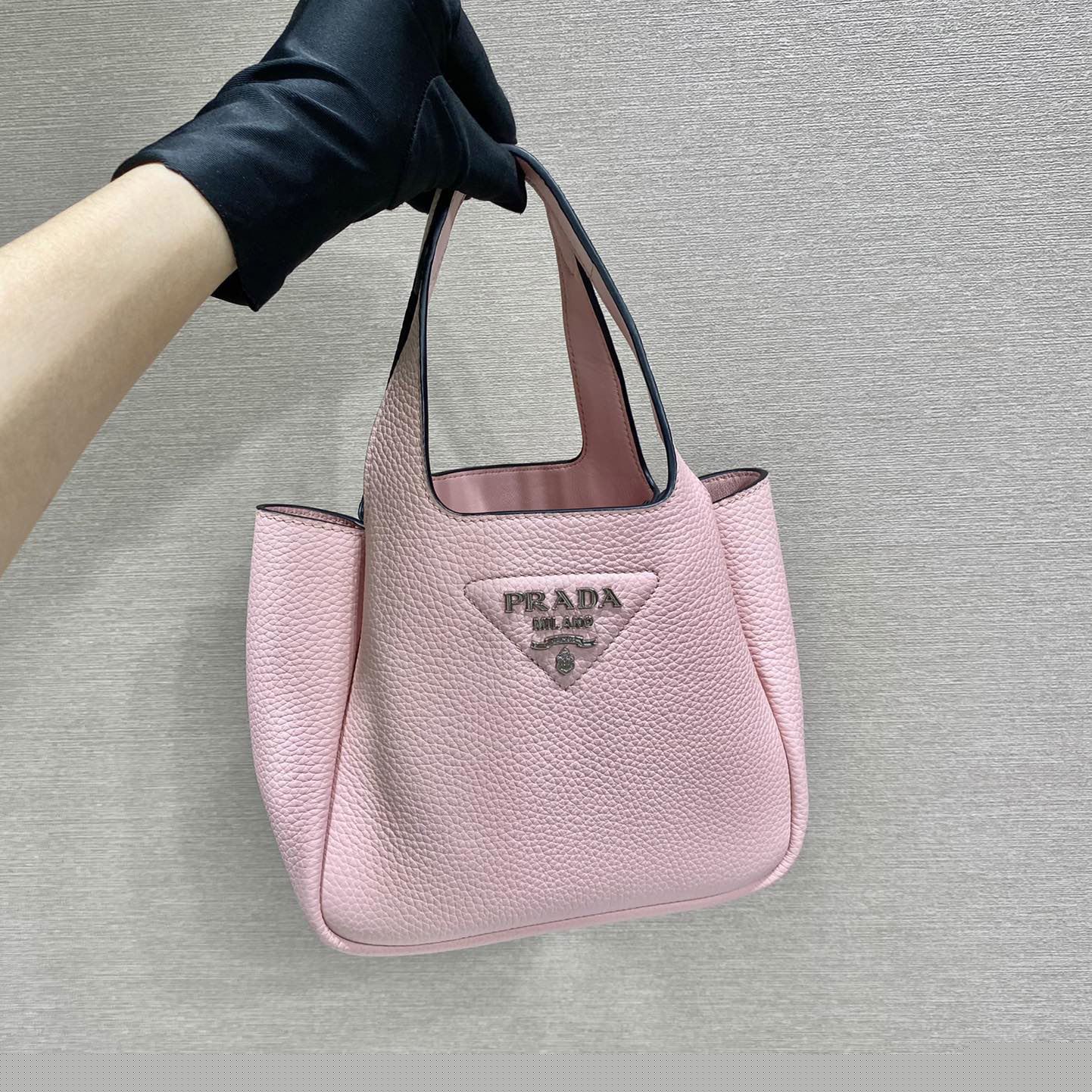 Pra*a bucket bags